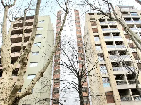 Departamento de 1 dormitorio con cochera en alquiler en La Plata sobre Calle 60 [Cod: 6]