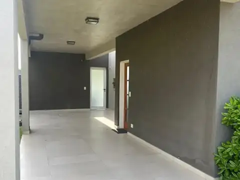 Casa en Alquiler en El Cantón - Barrio Islas, USD 1.950