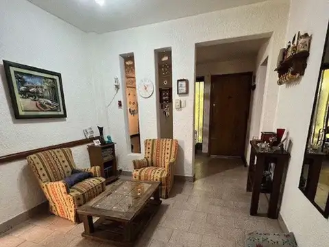 CASA 5 AMBIENTES CON TERRAZA Y QUINCHO