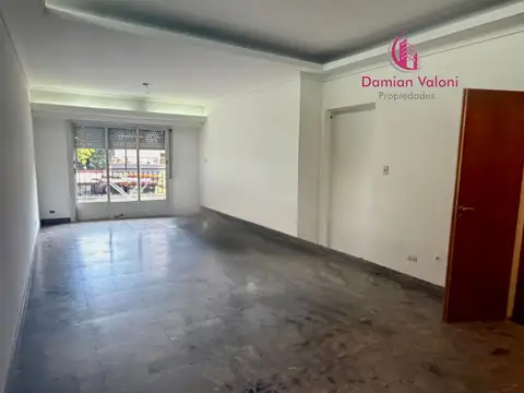 4 AMBIENTES CON PATIO Y BALCON