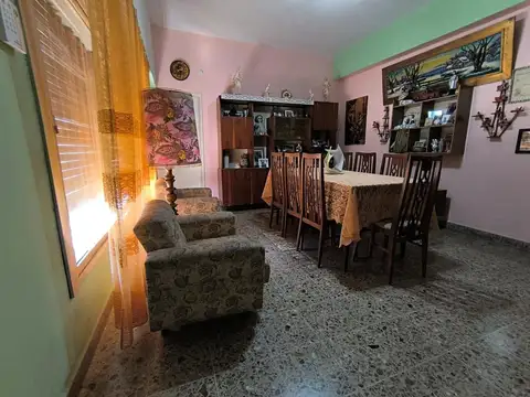 CASA 4 AMB EN LOTE PROPIO CON TERRAZA , PATIO Y COCHERA