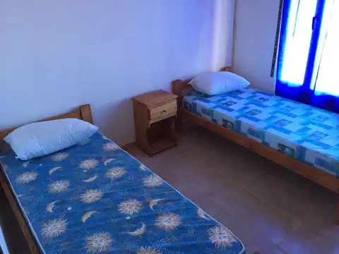 Casa en Alquiler con 3 cocheras