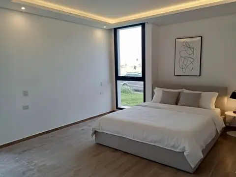 Casa con pileta a estrenar en Lagos de Canning