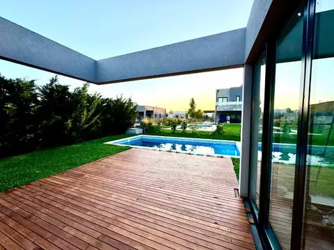 Casa 5 ambientes con 2 baños