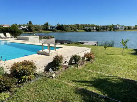 Casa 6 ambientes con 3 baños