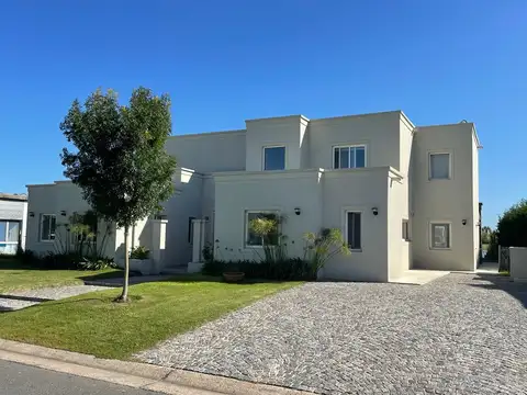Casa en Venta en Villanueva, USD 620.000