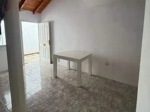 Depto Tipo Casa en Alquiler en José León Suárez, $ 500.000