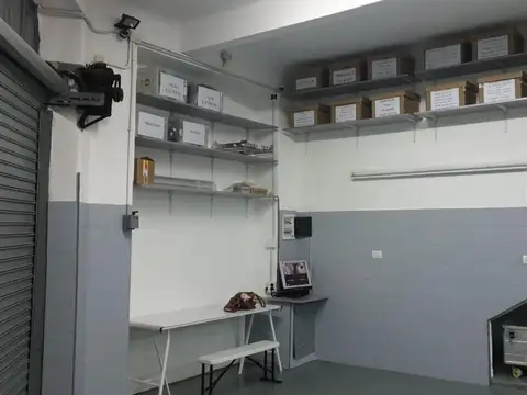 Local en Venta en Parque Chacabuco, USD 110.000