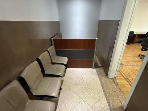 Av Pte Roque Saenz Pena 800