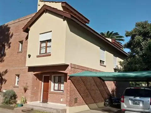 Tríplex En Barrio Cerrado En San Miguel