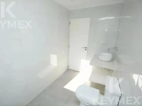 Casa 5 ambientes con 4 baños