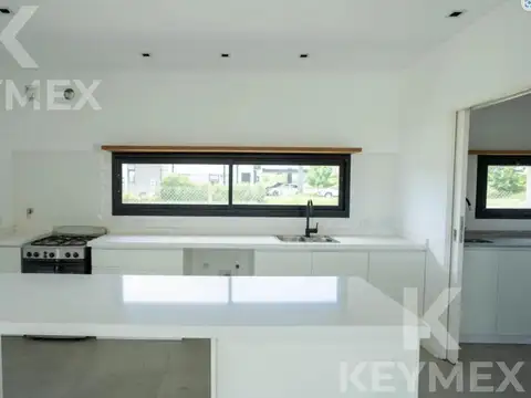 Casa en Venta en Guillermo E Hudson, USD 390.000