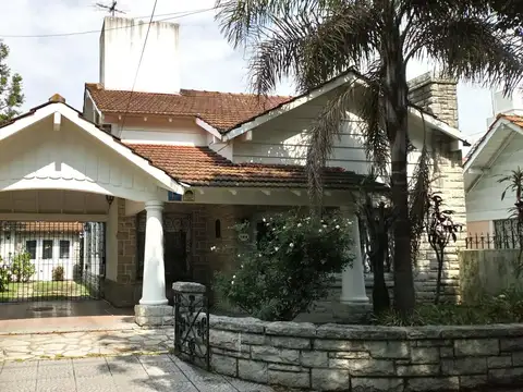 Gran chalet sobre lote 700m2