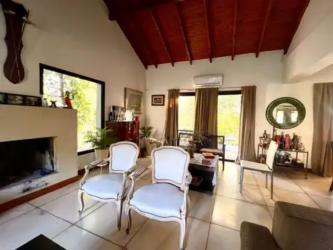 Casa 5 ambientes con 3 baños
