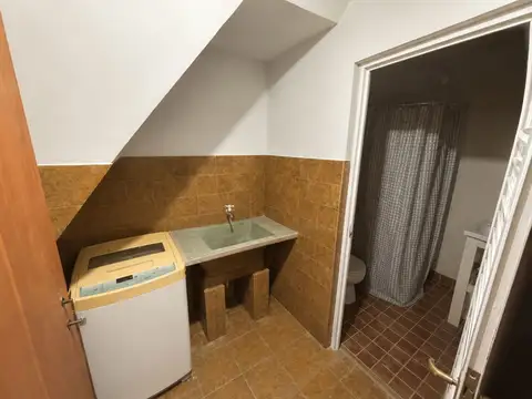 VENTA CASA MULTIFAMILIAR - 4 AMB - COCHERA - LANUS