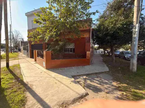 VENTA CASA MULTIFAMILIAR - 4 AMB - COCHERA - LANUS