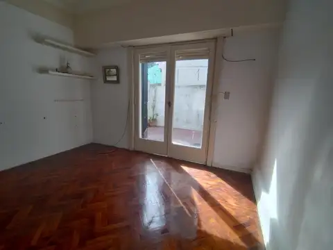 DEPARTAMENTO EN PLANTA BAJA CON PATIO PROPIO