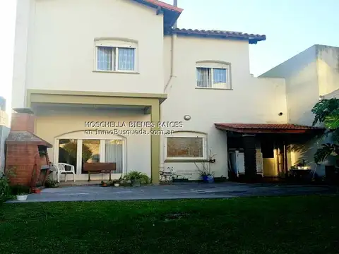 CASA EN VENTA DE 3 DORM.