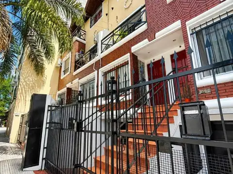 TRIPLEX EN COGHLAN CON PATIO, TERRAZA Y COCHERA CUBIERTA