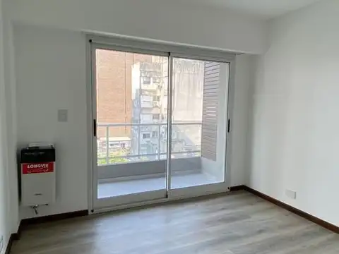 Av. Pellegrini 2600, Piso 7
