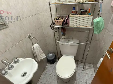 Casa 5 ambientes con 2 baños
