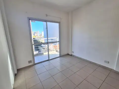 Departamento a la venta y alquiler de un dormitorio al frente en Rioja al 2700 Apto Credito
