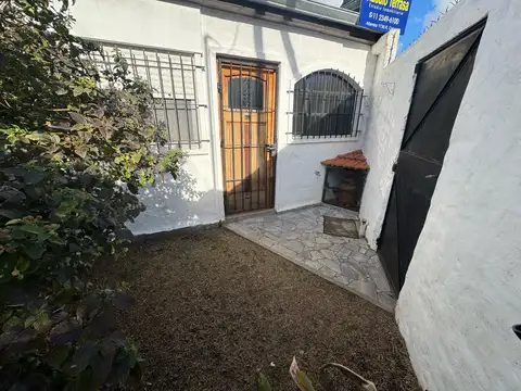 Monoambiente con patio en alquiler en Jose Marmol