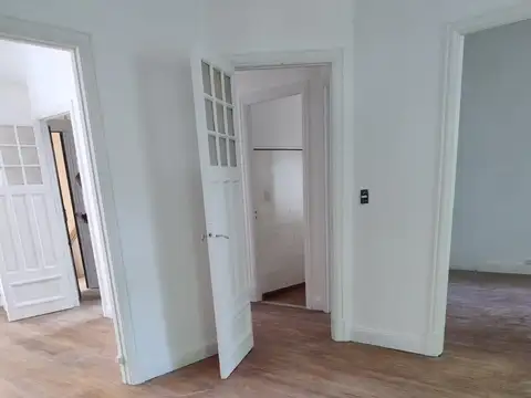 Adolfo Alsina 2600, Piso 1