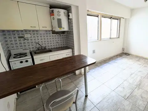 Depto Monoambiente con Cocina Integrada, Muy Luminoso, Exc. Ubicación