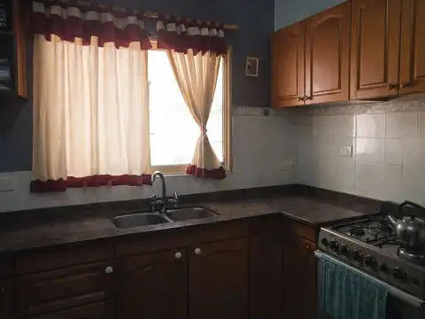 SE VENDE PH 3 DORMITORIOS EN BARRIO AYACUCHO