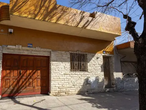VENTA DE CASA 5 AMBIENTES CON COCHERA EN SOLDATI