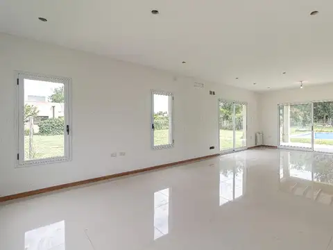 Casa en Venta con 2 cocheras