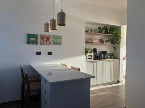 Casa 4 ambientes con 2 baños