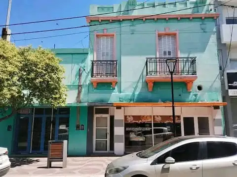 00203 En venta Casona de dos plantas y locales comerciales en zona centro, Cruz del Eje