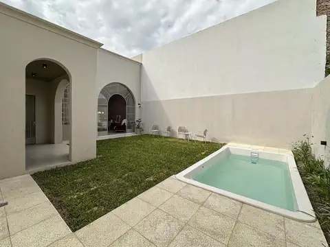 Casa 8 ambientes con 3 baños