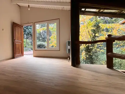 Casa en Alquiler con 1 cochera