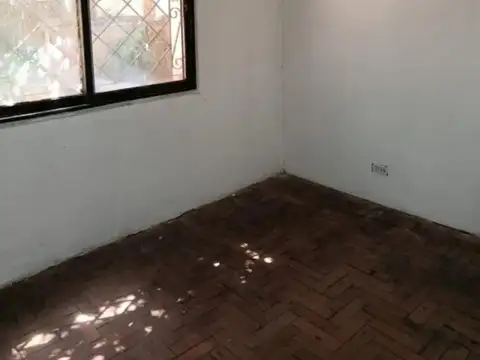 Casa en alquiler en Jose marmol 3 ambientes