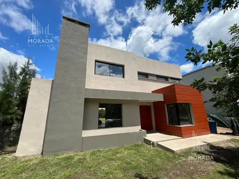 Venta casa 5 ambientes en barrio Santa Guadalupe Pilar