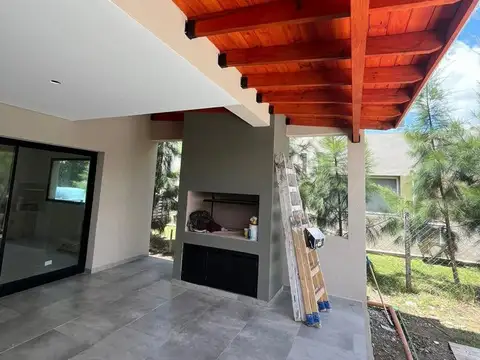 Venta casa 5 ambientes en barrio Santa Guadalupe Pilar