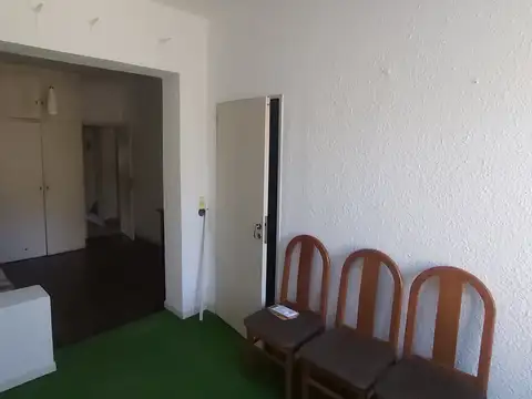 Casa con pileta en hermoso Barrio 