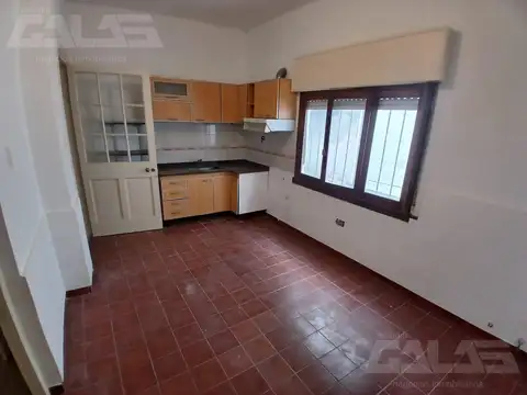 Depto Tipo Casa en Alquiler 40 años