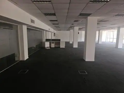 Oficina en Alquiler con 2 cocheras