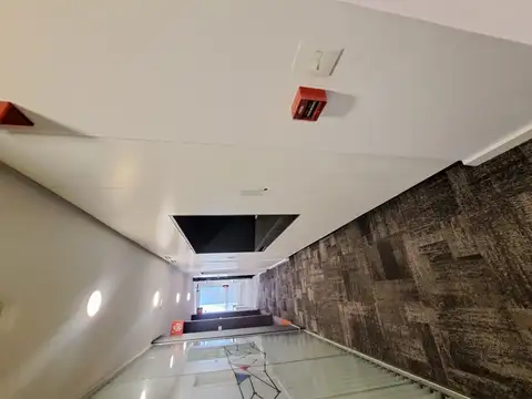 Oficina en Alquiler con 1 cochera