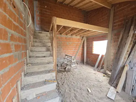 Casa 4 ambientes con 2 baños