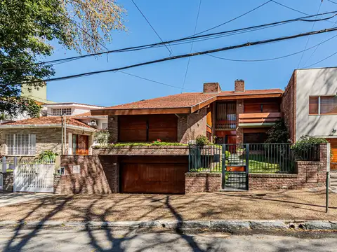 Venta Casa 7 amb Suite Jardín Pileta Parrilla Quincho Cocheras en Olivos, Vicente López.