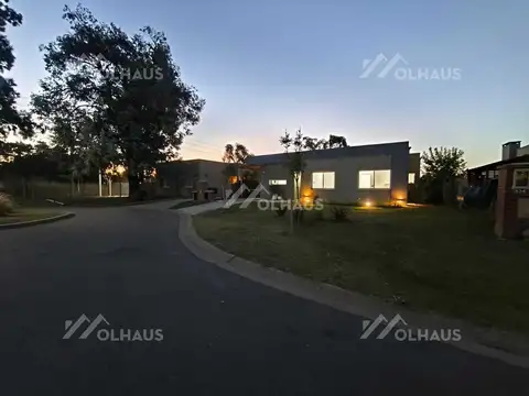 Casa en Alquiler con 1 cochera