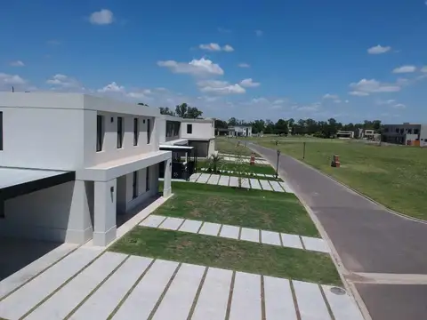 Venta Casa con Renta y Financiación Pilar Golf