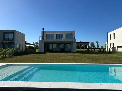 Pilar Golf Club, Panamericana Ramal Pilar km 100