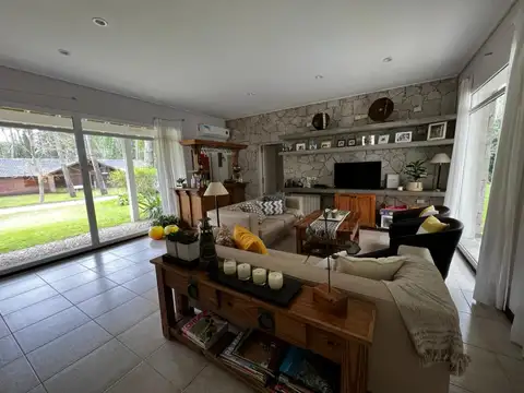 Casa 6 ambientes con 3 baños