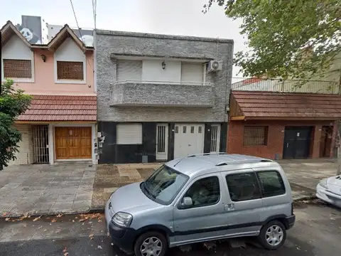 Casa en venta - 2 Dormitorios 2 Baños - 203mts2 - Villa del Parque
